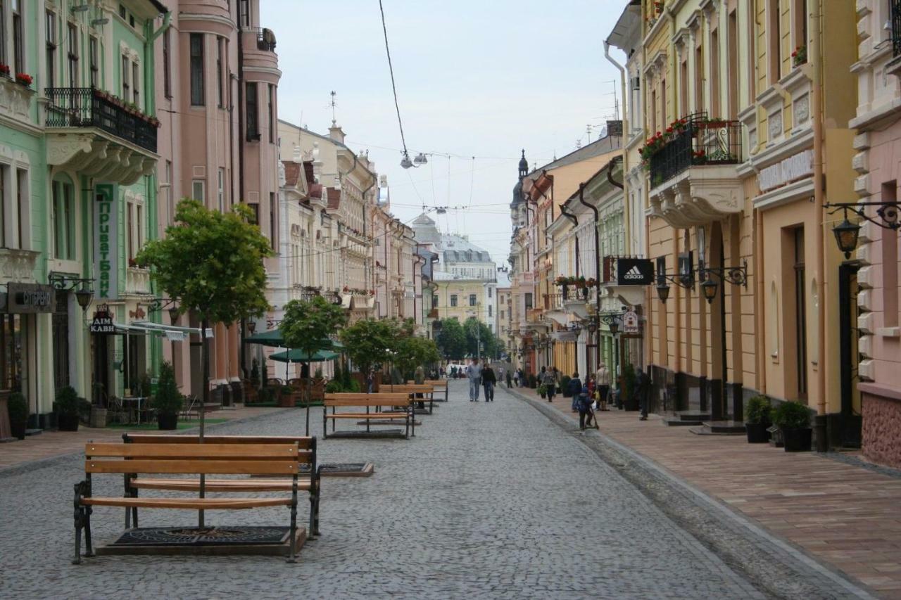Two-Bedroom On Lesi Ukrainky Lviv Bagian luar foto